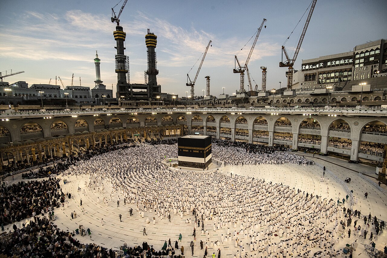 Ka'bah dan Masjidil Haram di Makkah dilihat dari atas