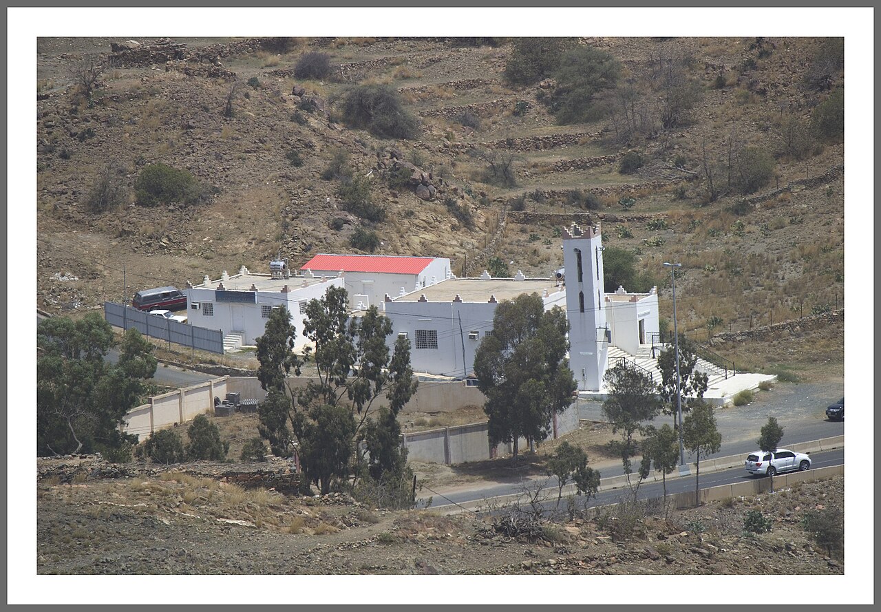 Masjid di lereng berteras dekat Jalan asy-Syafa, Thaif